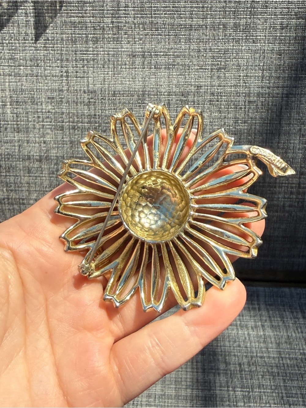 Set of 2 Sarah Coventry Large Flower Brooches - Picture 7 of 8